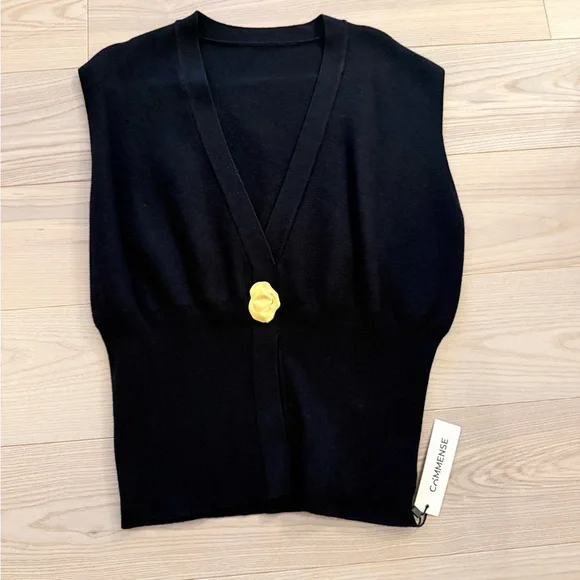COMMENSE V-NECK BUTTONED DETAIL SWEATER VEST BLACK MEDIUM GOLD BUTTON - Picture 6 of 7